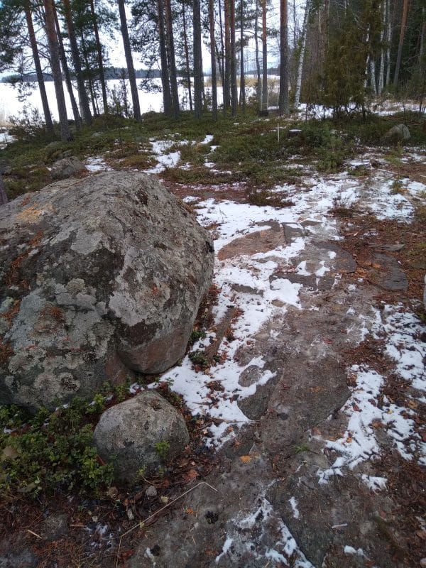 Kesämökin purku ja jätteen poiskuljetus jäätä pitkin – Liperi